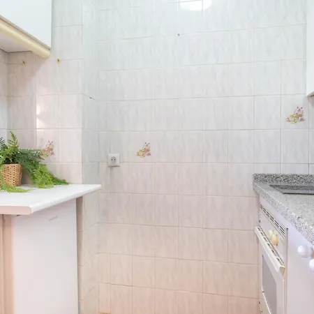 Center Lv Apartment *